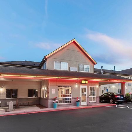 Super 8 By Wyndham Gresham/Portland Area Or Hotel Buitenkant foto