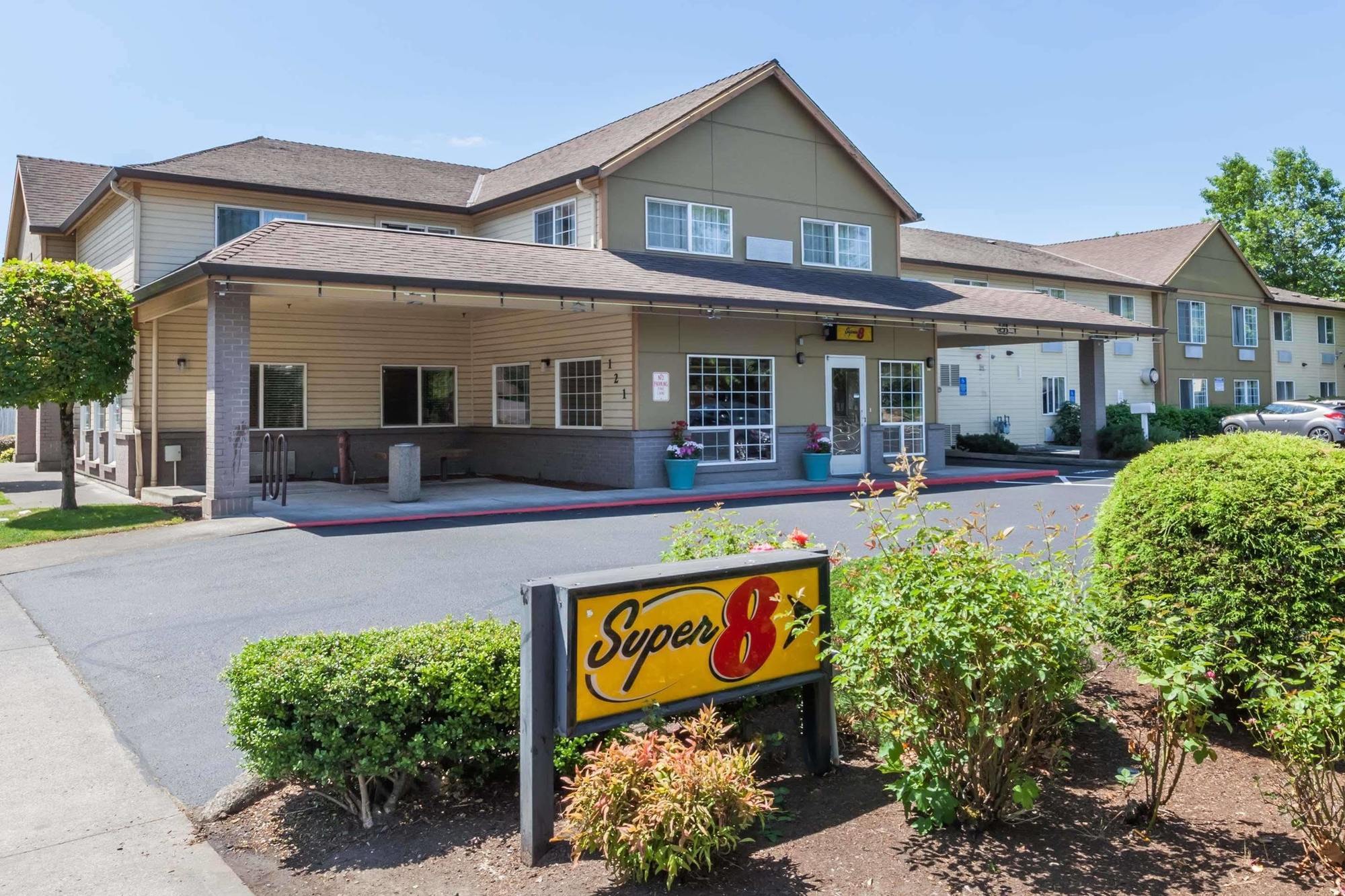 Super 8 By Wyndham Gresham/Portland Area Or Hotel Buitenkant foto