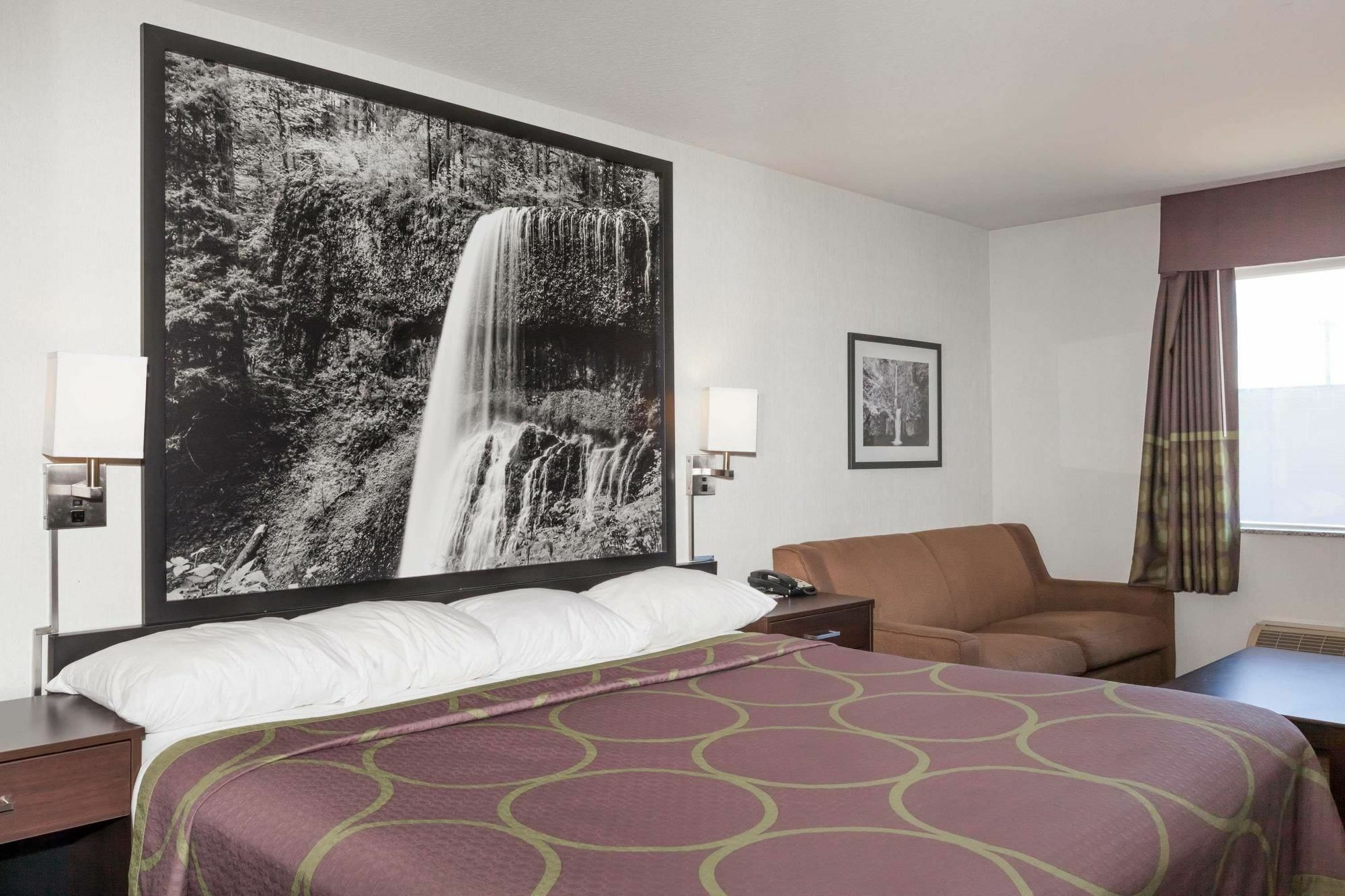 Super 8 By Wyndham Gresham/Portland Area Or Hotel Buitenkant foto